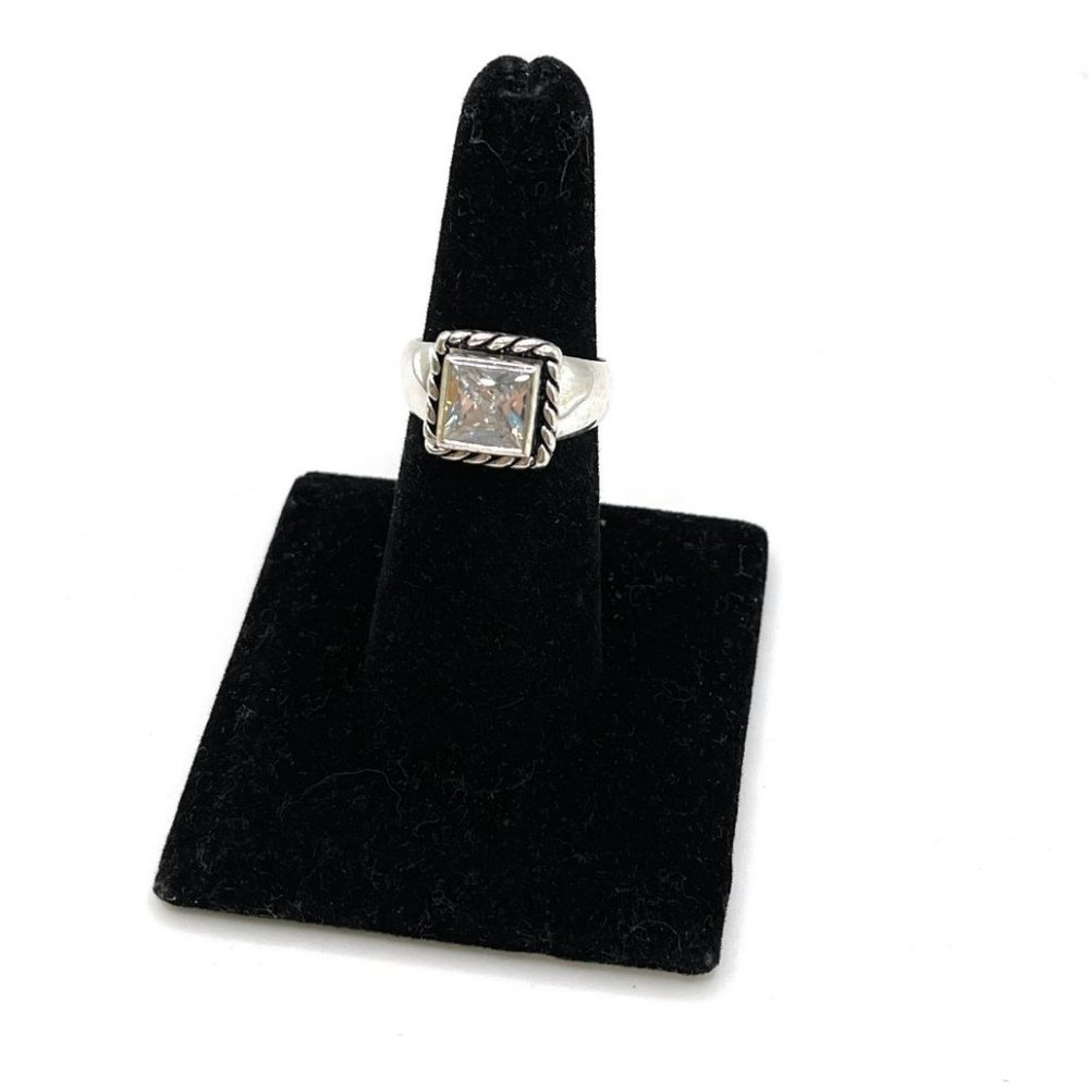 R0836 Silpada Elizabeth ring